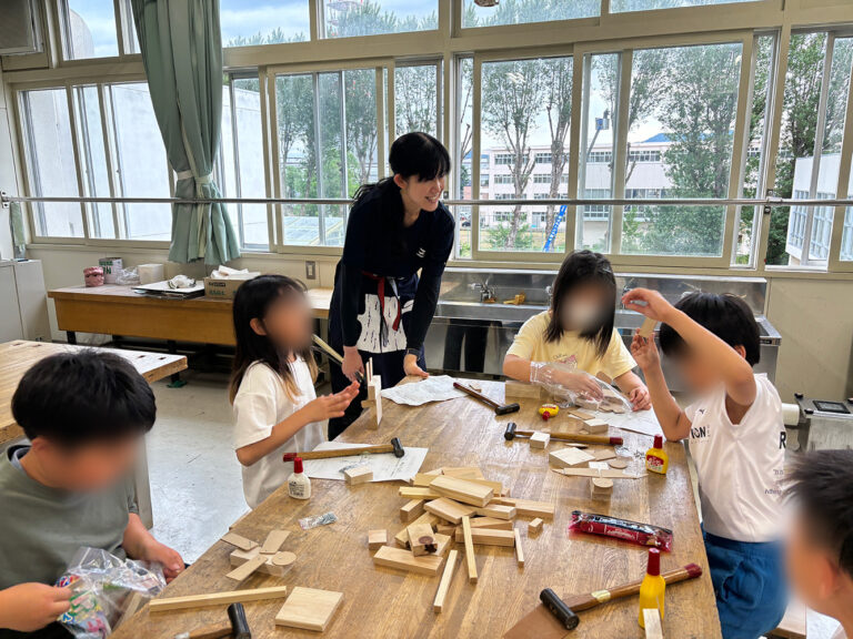 和光小学校で大工の出前授業を行いました。